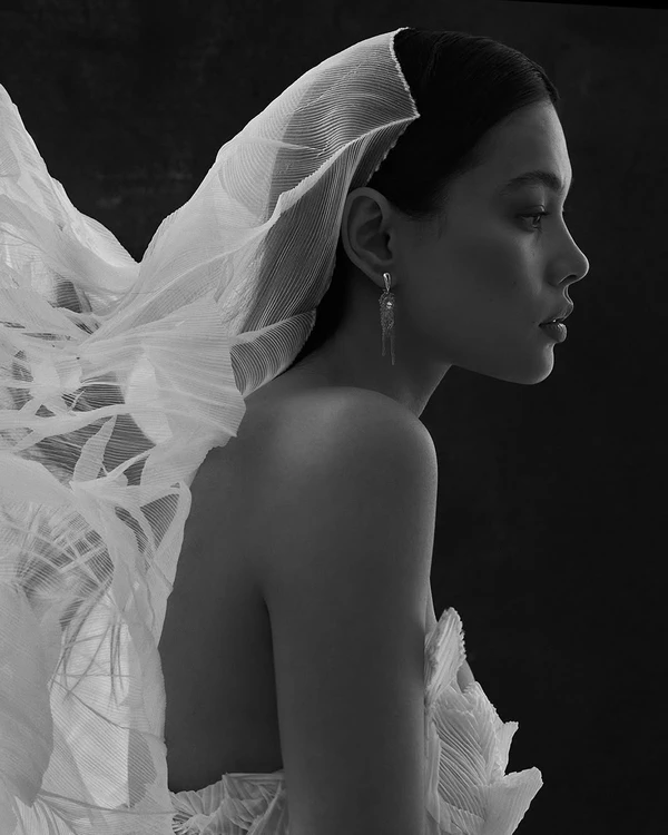 10 Ways to Style-Up Your Wedding Dress from Ceremony to Reception