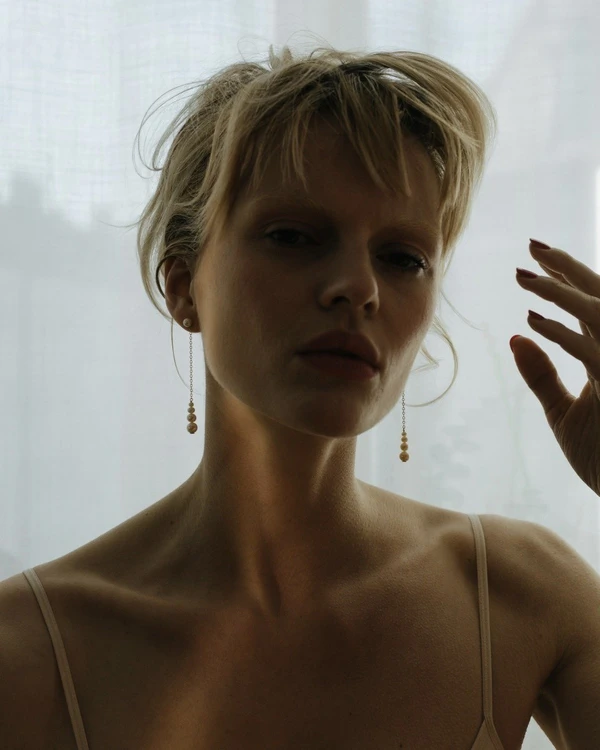 Minimalist Earrings to Compliment Your Wedding Look