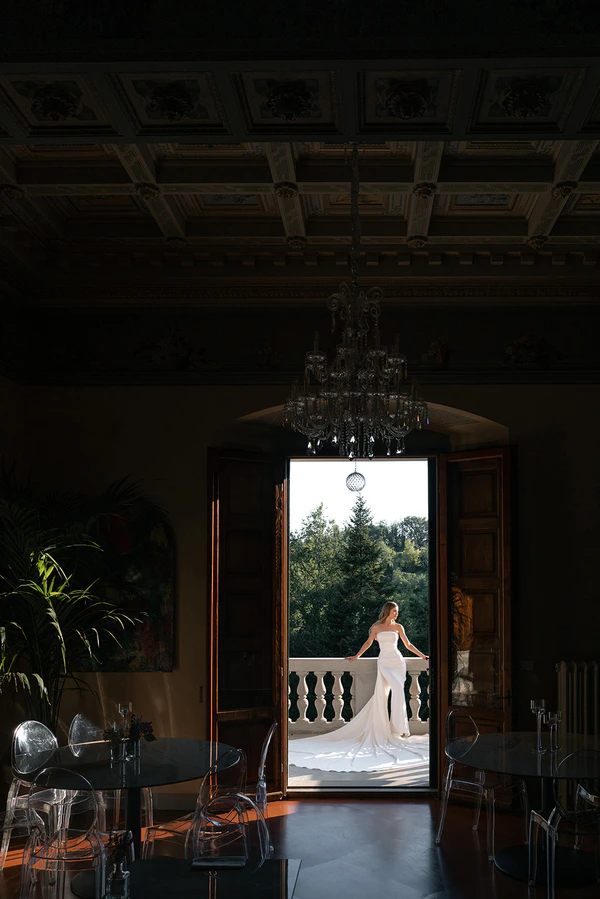 Pre-Wedding Photoshoot in a Picture-Perfect Italian Villa