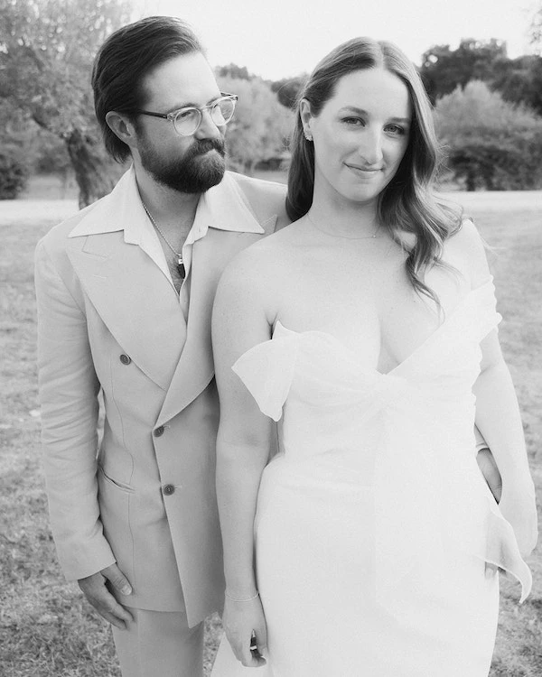 A Vibrant Retro Wedding in a Charming Portugese Castle