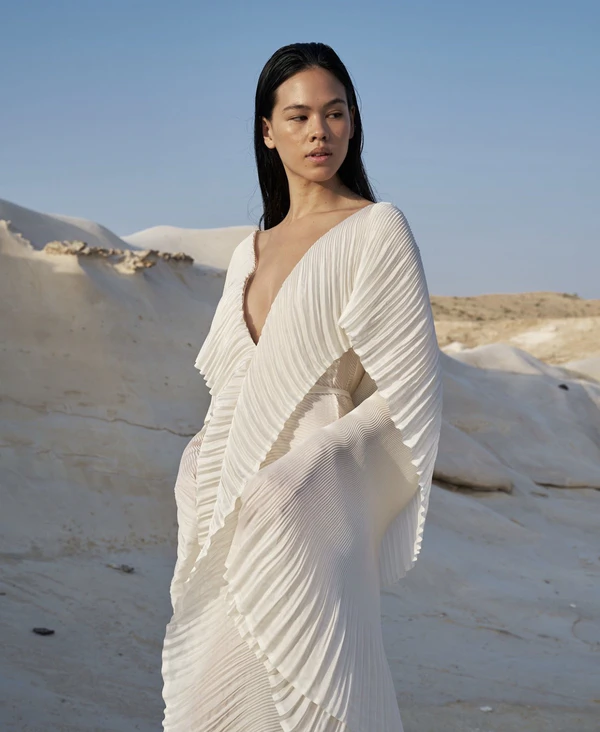 Wedding Dress Styles for Broad Shoulders