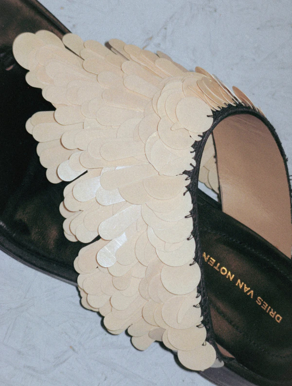 <a href="https://www.instagram.com/p/DaFNQn4jMBb/?img_index=7">Dries Van Noten</a>
