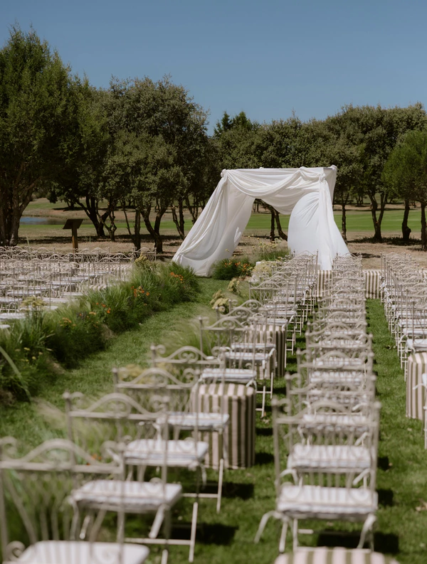 <a href="https://www.instagram.com/p/DadoG8OjJI4/?img_index=2">Limbela Studio</a>, Photography: <a href="https://www.instagram.com/peopletruelovetellers/">People Truelove Tellers</a>
