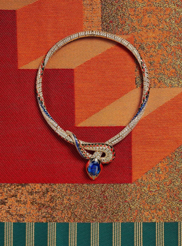 <a href="https://www.instagram.com/p/DWgEgJ9iAbh/?img_index=1">Bvlgari</a>