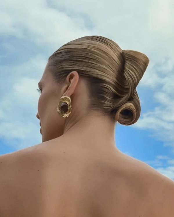 30 Bridal Updo Ideas for an Effortlessly Chic Wedding Look — photo 1