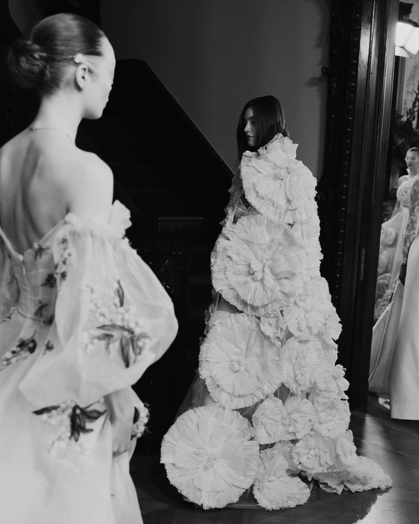 9 Chic Ways to Style Your Bridal Dress for a Winter Wedding