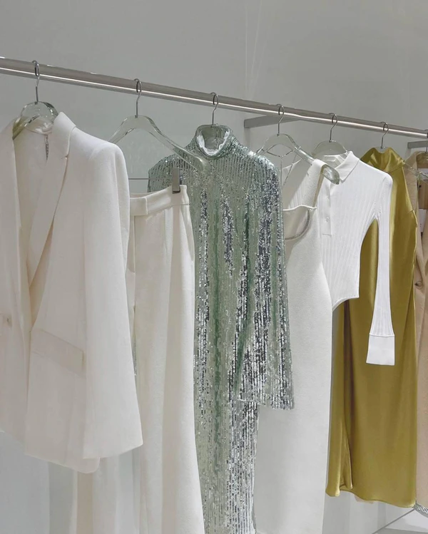 What to Wear to a Bridal Shower in Winter — photo 2
