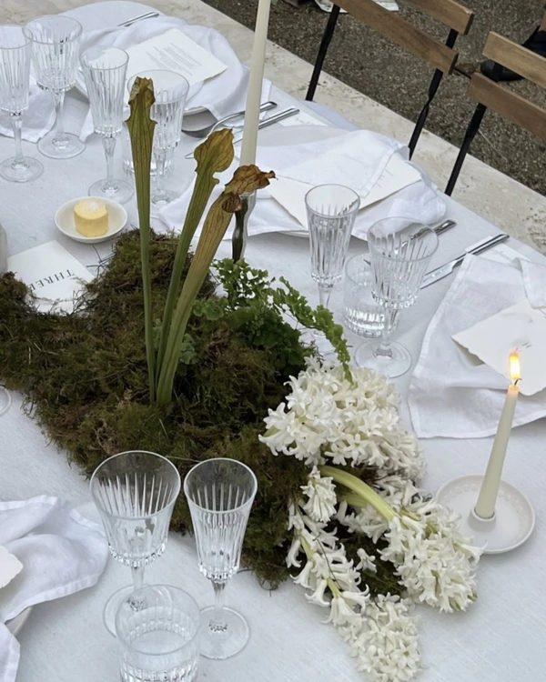 Trend: Overgrown Foliage Installations