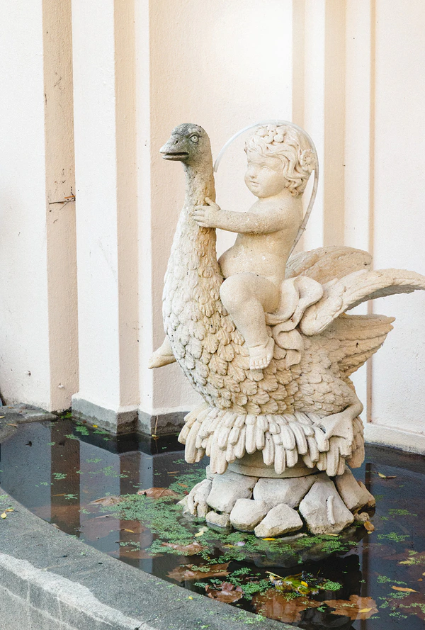 A Dreamlike Siren-Inspired Wedding With Oceanic Details in California