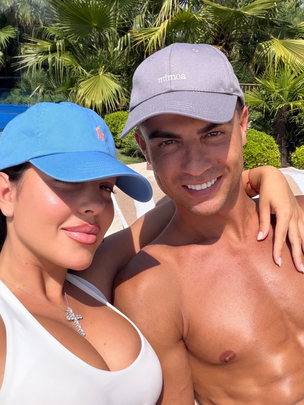 Content: <a href="https://www.instagram.com/p/DaqCu0zMsKb/">Georgina Rodríguez</a>
