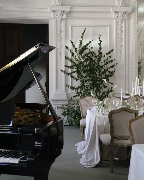 An Elegant Vintage-Style Wedding in a Historic Mansion