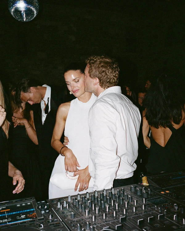 A Danielle Frankel Bride’s Tuscan Wedding in a Medieval Castle