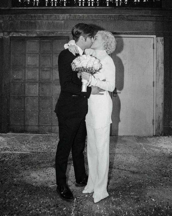 Where to Buy a Wedding Pantsuit for the Bride? — photo 1