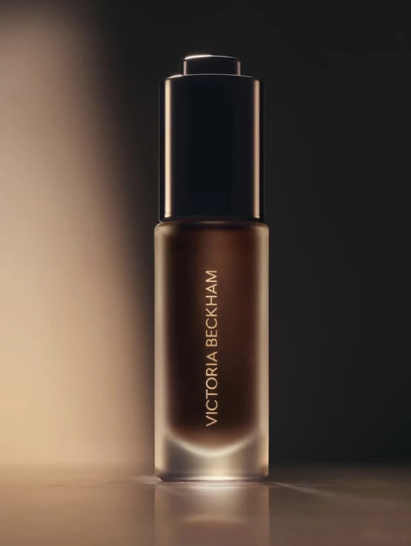 <a href="https://www.instagram.com/p/DW6vroZAAwT/?hl=en&img_index=1">Victoria Beckham Beauty</a>