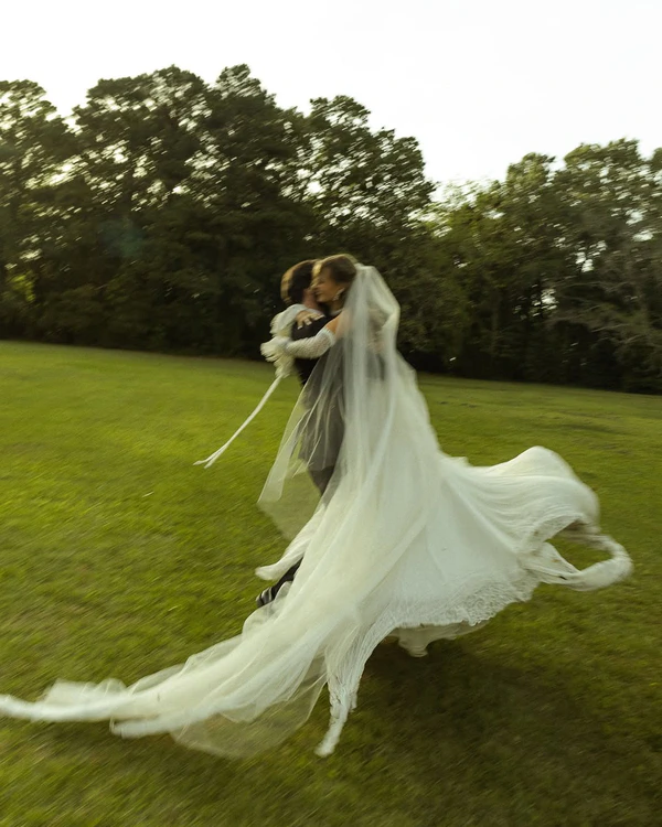 Photography: <a href="https://www.instagram.com/p/DT0kGJlD8SV/?img_index=6">Moments with Mae</a>