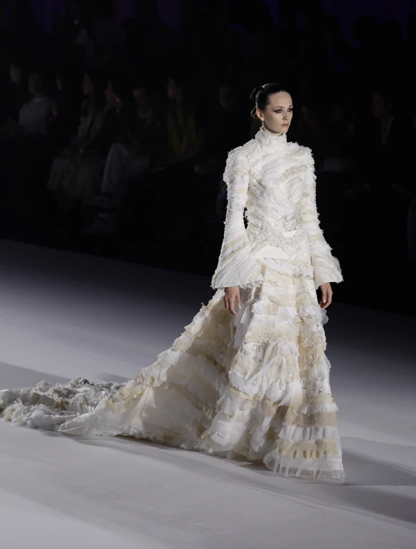 <span><span><a href="https://www.instagram.com/_eiden_rodrigz/">Eiden Rodriguez</a> </span></span>courtesy of <a href="https://www.instagram.com/barcelonabridalfashionweek_/"><span class="s1">Barcelona Bridal Fashion Week</span></a>