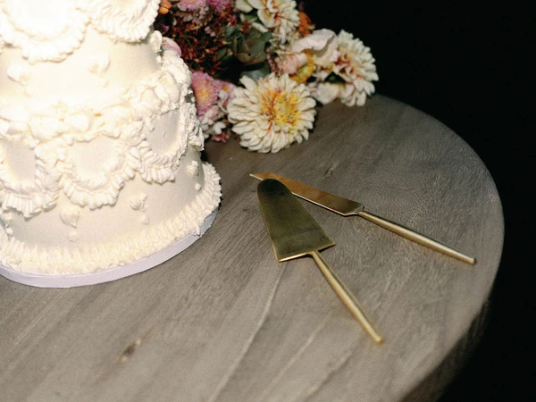 An Authentic Garden Wedding Editorial — photo 17