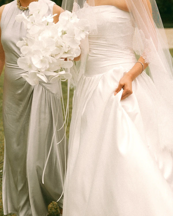 An Elegant Garden Wedding with a Traditional Korean Twist