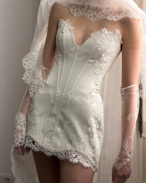 <a href="https://www.instagram.com/p/DUakbdXiFsC/?img_index=1">Monetre</a>