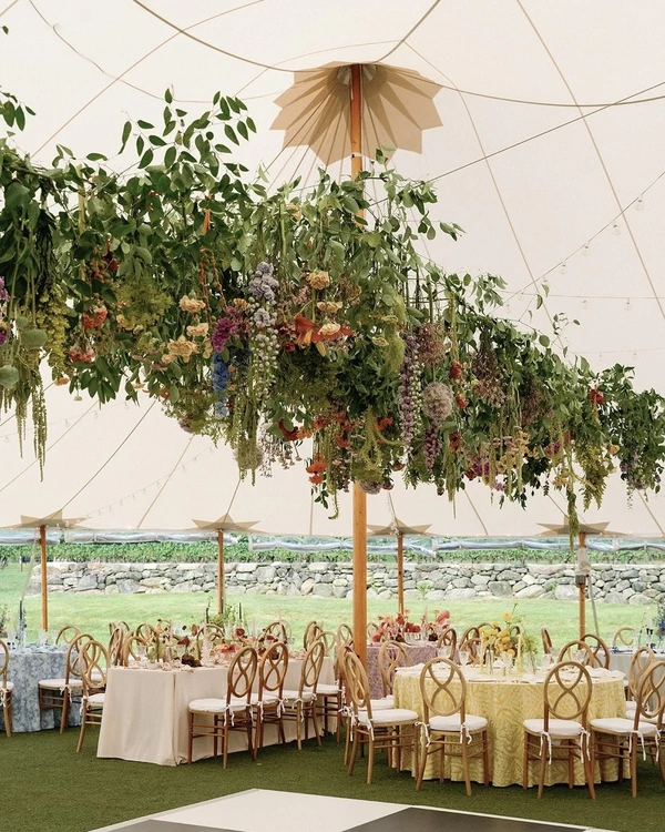 The Cost of Wedding Flowers: A Guide to Budgets & Blooms at Every Price Point