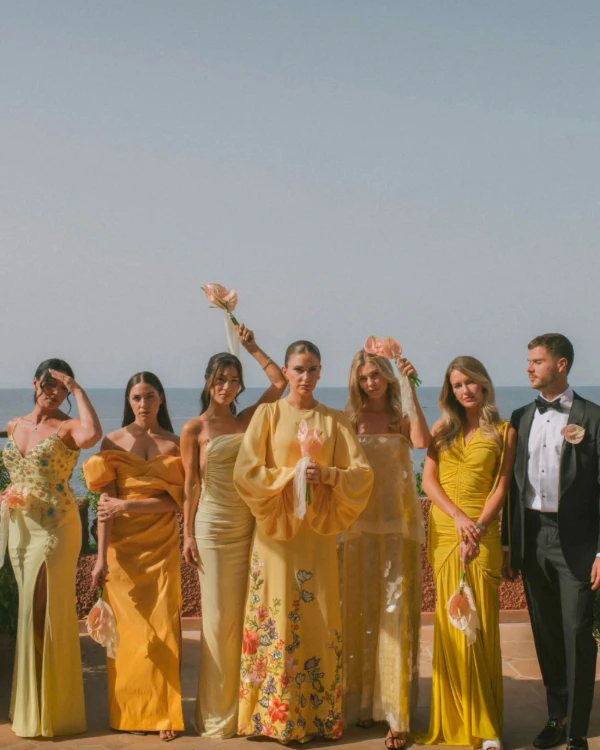 35 Must-Save Bridal & Grooms Party Portrait Ideas