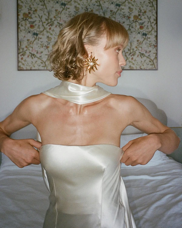 10 Ways to Style-Up Your Wedding Dress from Ceremony to Reception