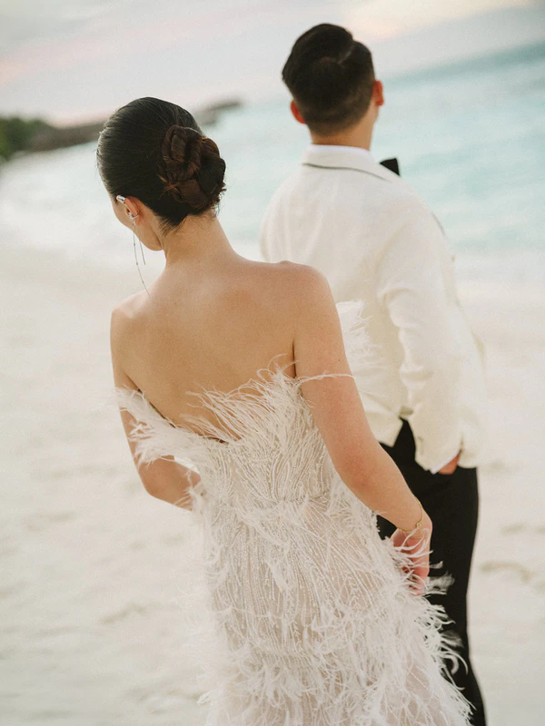 10,000 Lilies & Turquoise Waters Framed This Dreamy Beach Wedding in the Maldives