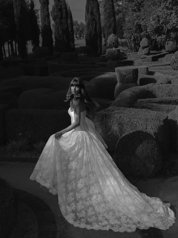 <a href="https://www.instagram.com/p/DXh3rxgE7hO/?img_index=1">Aston Bridal</a>