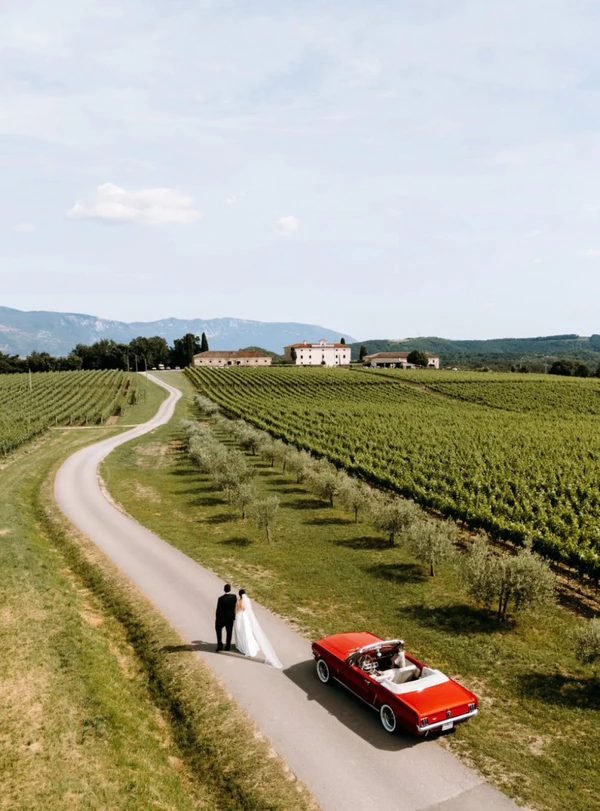 Photography: <a href="https://www.instagram.com/p/DcBCrsIFz2L/?img_index=1">Iva & Vedran</a>
