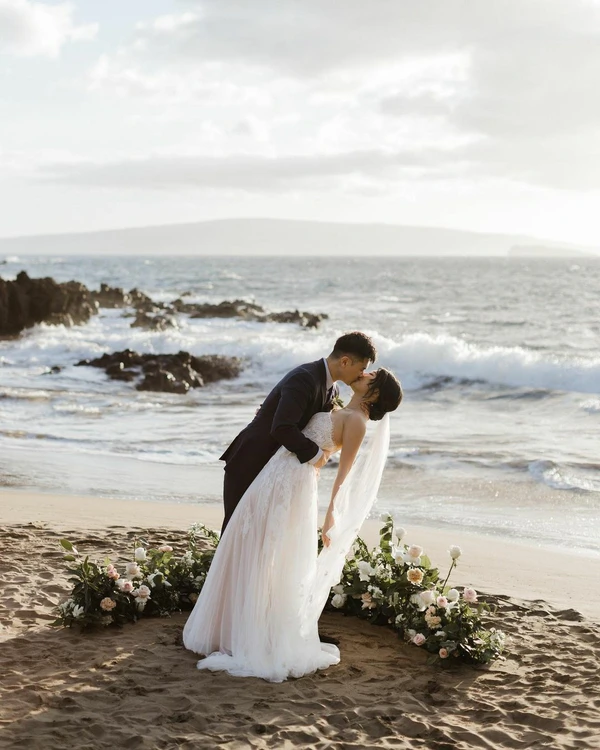 15 Best Wedding Photographers in Hawaii