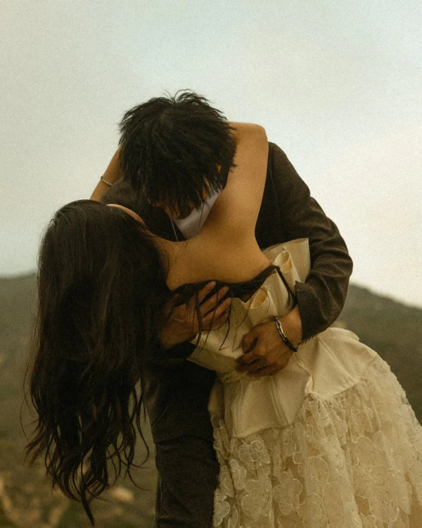 Photography: <a href="https://www.instagram.com/p/DVtXRPZDbtQ/?img_index=9">Estherscanon</a>