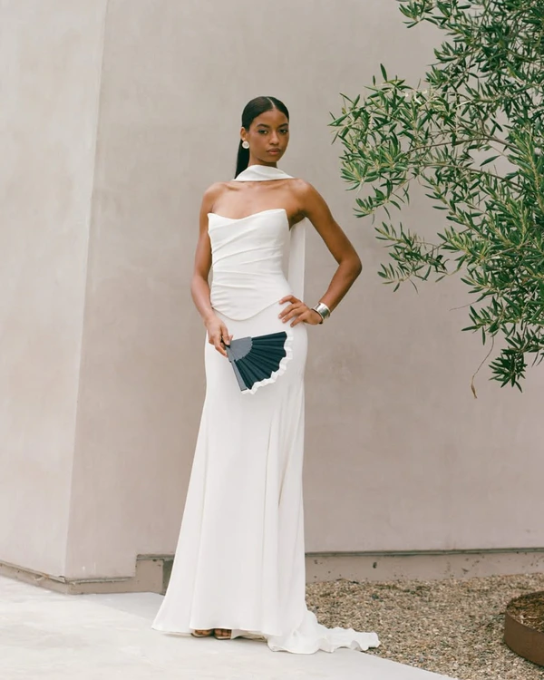 <a href="https://www.instagram.com/p/DSnzpETCSFB/?img_index=5">Jenny Yoo</a>