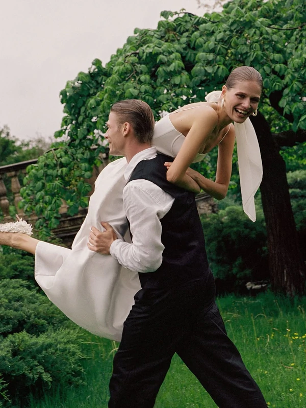 10 Viral Gen Z Trends Breaking All the Wedding Rules — photo 2