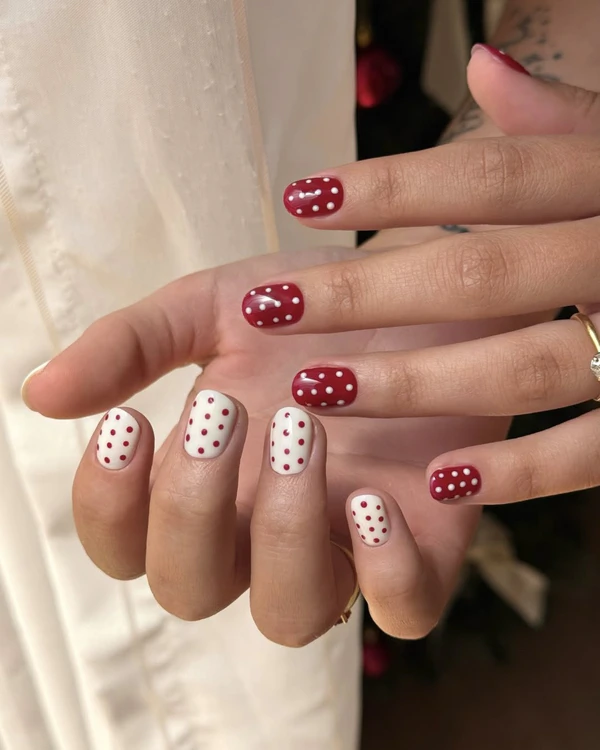 30 Chic Valentine's Day Nail Ideas