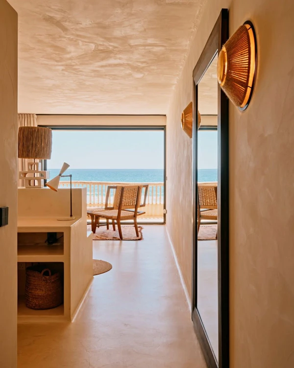 <a href="https://www.instagram.com/p/Dbk0TiLDsbg/?hl=en">Hannah Formentera</a>