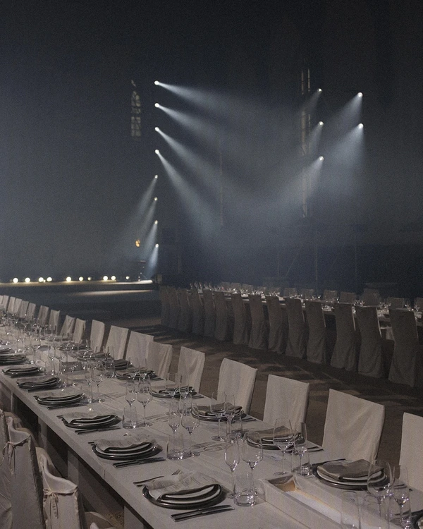 A Dreamlike Wedding with Enchanting Ballerinas & Art in a Historic Palace