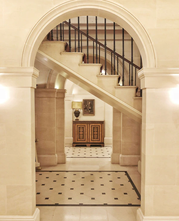 <a href="https://www.instagram.com/the_lanesborough/p/DTS2GvOEtLy/?hl=en&img_index=4">The Lanesborough</a>