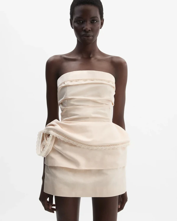 <a href="https://www.magdabutrym.com/us-en/product/re26-dress-01-cream" target="_blank">MAGDA BUTRYM Strapless Mini Dress, $2,300</a>