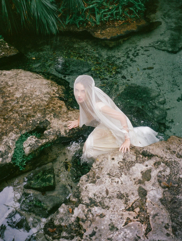 Photography: <a href="https://www.instagram.com/p/DWHHGJiEWfn/?img_index=3">Cara Mia</a>