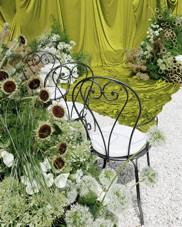 A Bold Destination Wedding in Umbria with Chartreuse Drapery & a Surprise Movie Moment