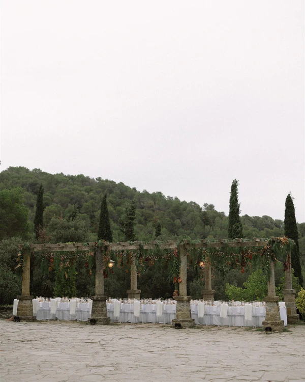 A Minimalistic Fall Wedding at La Baronia — photo 2