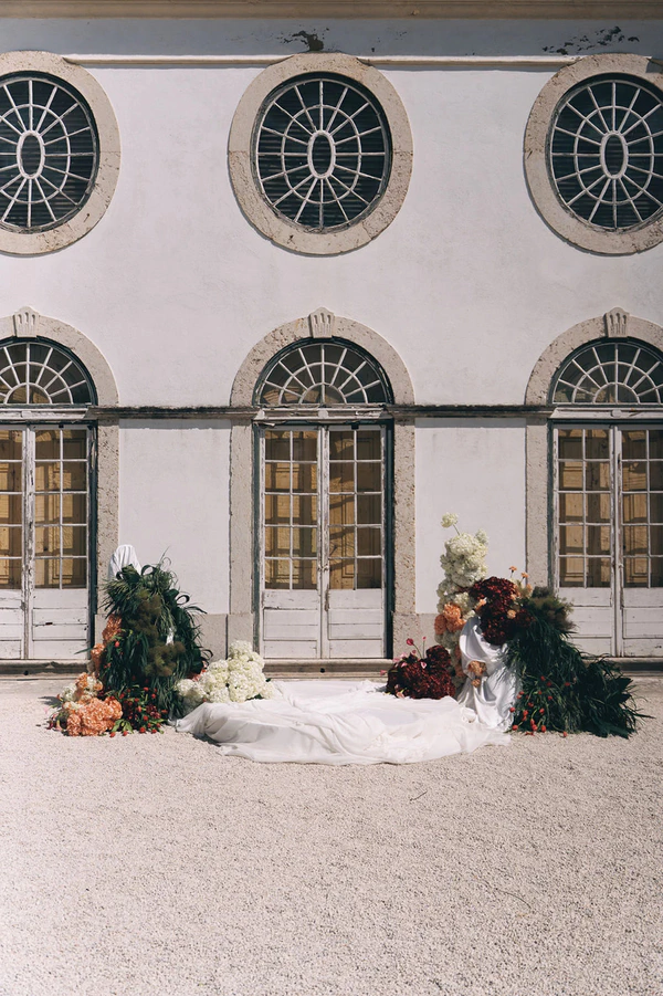 A Fever Dream Lisbon Wedding Where Art & History Collide at Palácio do Grilo