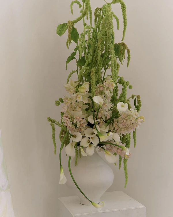 The Cost of Wedding Flowers: A Guide to Budgets & Blooms at Every Price Point