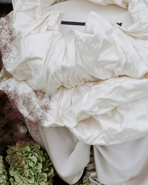 An Elegant Garden Wedding with a Traditional Korean Twist