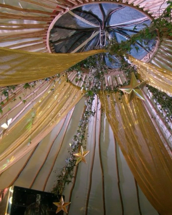 40 Surrealist Decor Ideas to Create a Dreamlike Celebration