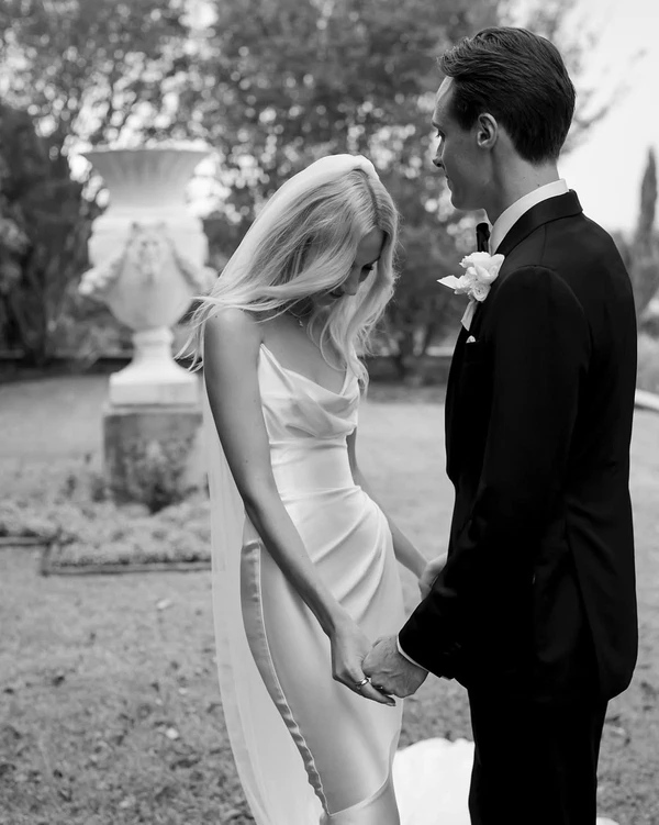 <a href="https://www.instagram.com/katherinetash/">Katherine Tash</a> from <a href="https://www.instagram.com/spherebridalgallery/">Sphere Bridal Gallery</a>, Photography: <a href="https://www.instagram.com/p/CtJOpCYxyKP/">Bayleigh Vedelago</a>