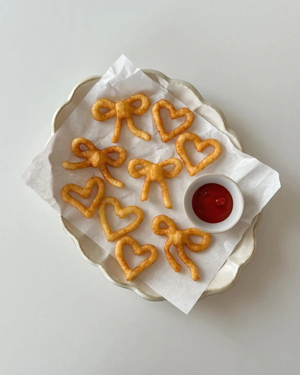 Plan the Perfect Galentine’s Day: 30 Chic Food, Drink, and Decor Ideas