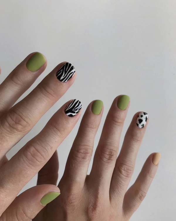 Colorful Manicure for a Wedding