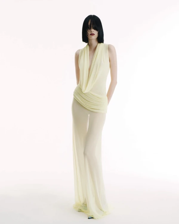 40 Stunning Christmas Party Outfits for 2024