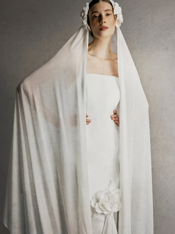 <a href="https://www.instagram.com/p/DY6wuIrs18P/?hl=en">Gül Hürgel Bridal</a>